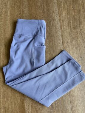 Gap women Ribbed  Lavender High-Waist Leggings with Side Pocket. 7/8 length